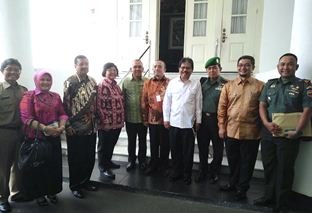 Gubri H Arsyadjuliandi Rachman menghadiri pengarahan Presiden RI, Joko Widodo pada Rapat Koordinasi Nasional Pengendalian Kebakaran Hutan dan Lahan Tahun 2017  di Istana Negara Jakarta, Senin (23/1/2017). HPR